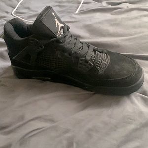 Black cat Jordan’s size 8